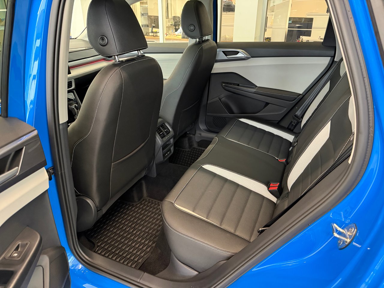 2026 Volkswagen Taos Highline 4MOTION DEMO SPECIAL