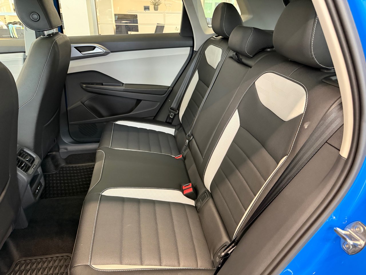 2026 Volkswagen Taos Highline 4MOTION DEMO SPECIAL