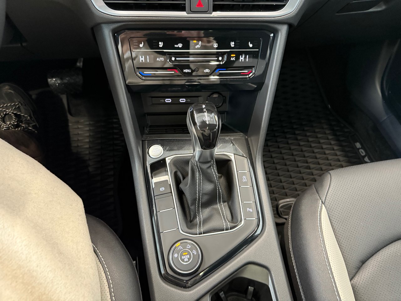 2026 Volkswagen Taos Highline 4MOTION DEMO SPECIAL