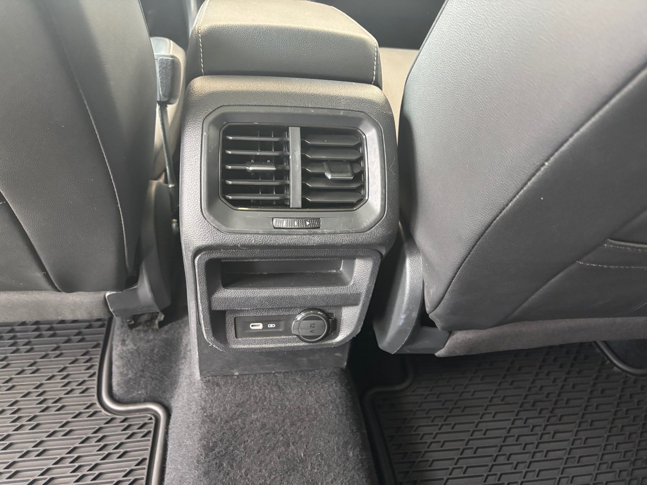 Volkswagen Tiguan Comfortline TOIT PANORAMIQUE CARPLAY 4MOTION 2022 AUSSI BAS QUE 4.69%