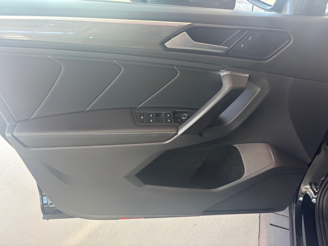 Volkswagen Tiguan Comfortline R-Line Black Edition TOIT PANO 2022 JAMAIS ACCIDENTÉ