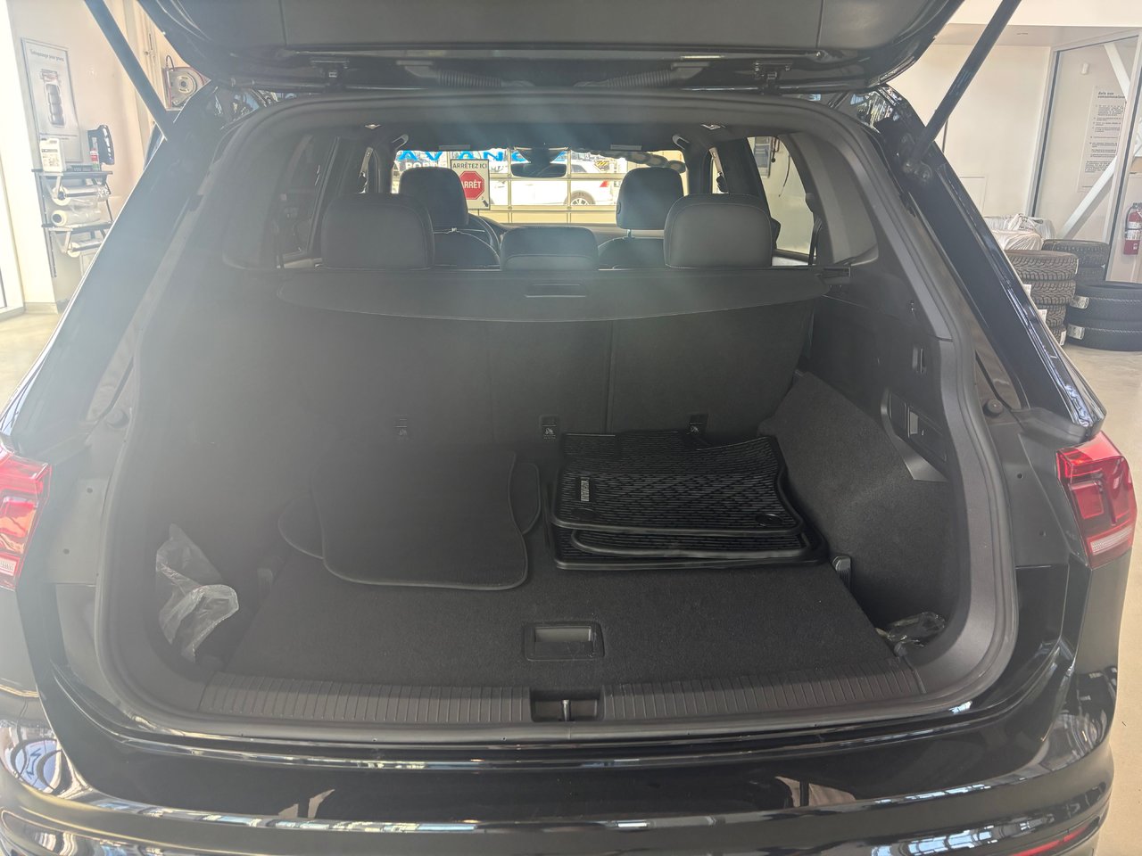 Volkswagen Tiguan Comfortline R-Line Black Edition TOIT PANO 2022 JAMAIS ACCIDENTÉ