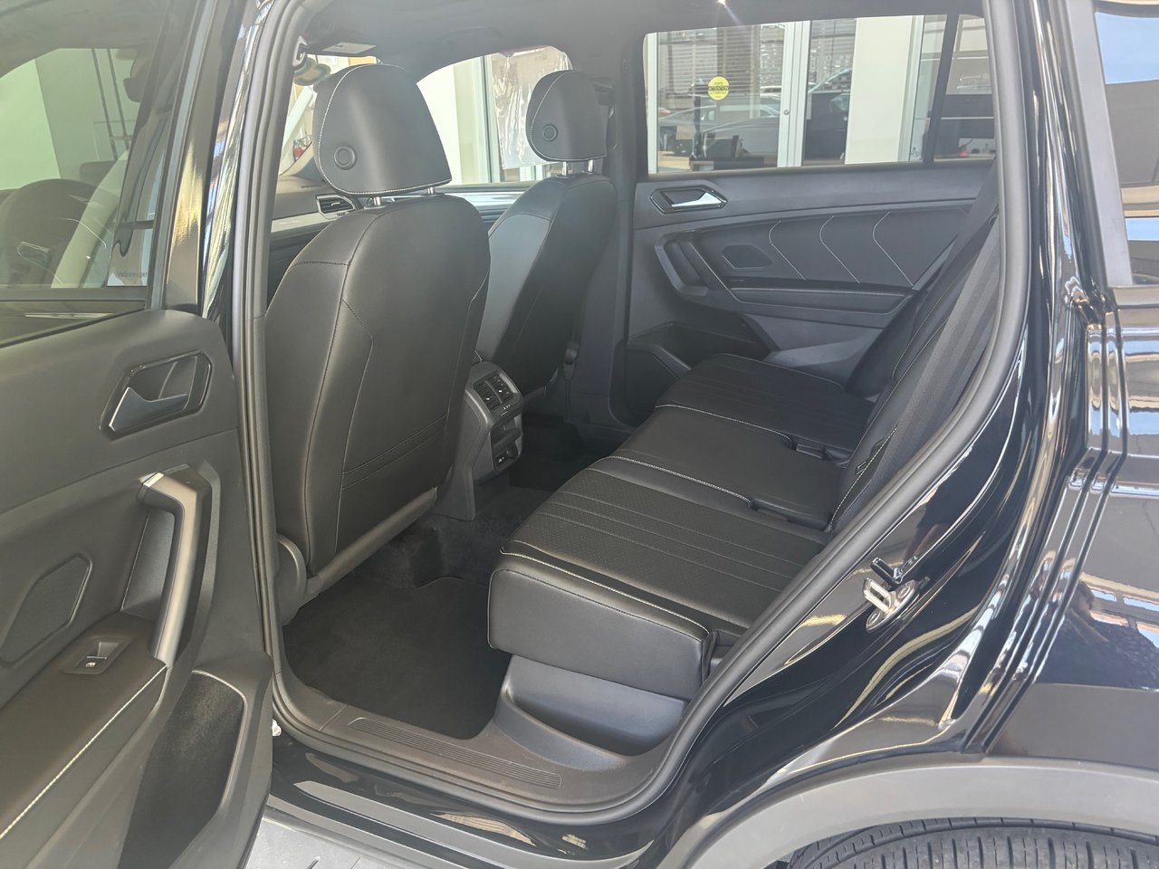 Volkswagen Tiguan Comfortline R-Line Black Edition TOIT PANO 2022 JAMAIS ACCIDENTÉ