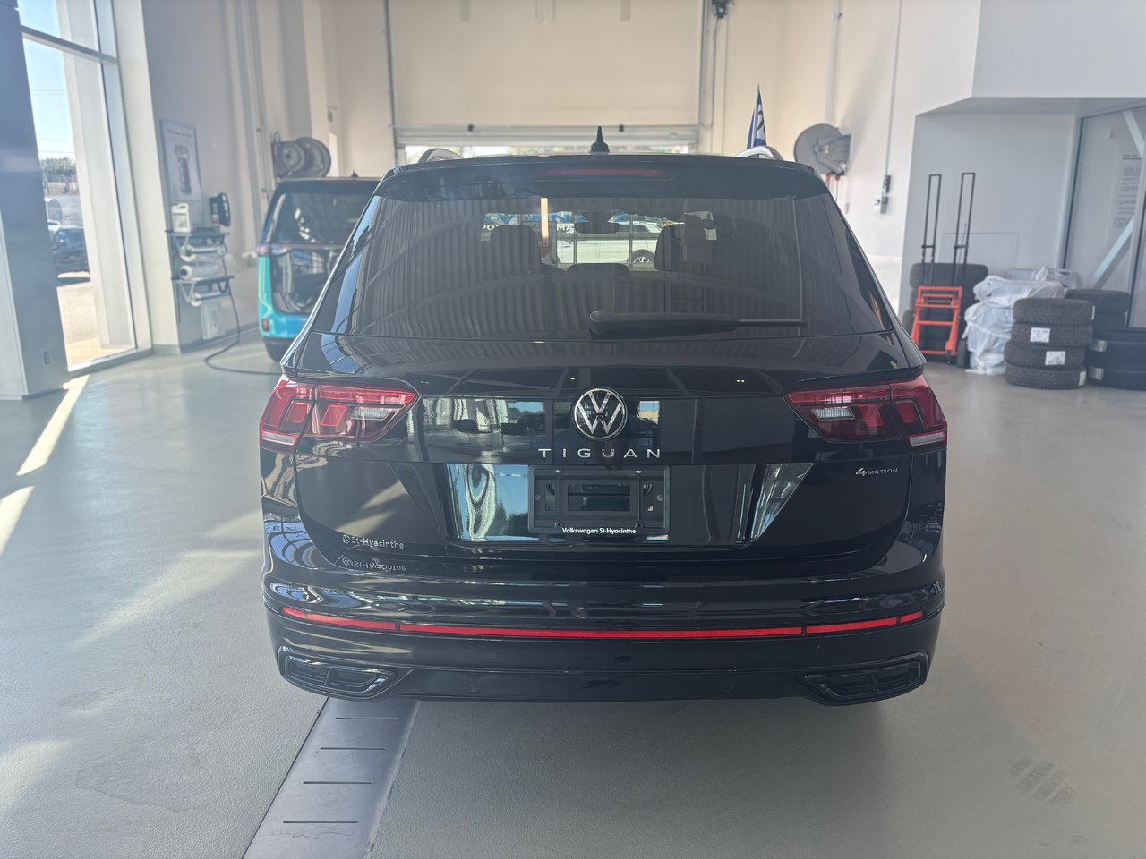 Volkswagen Tiguan Comfortline R-Line Black Edition TOIT PANO 2022 JAMAIS ACCIDENTÉ