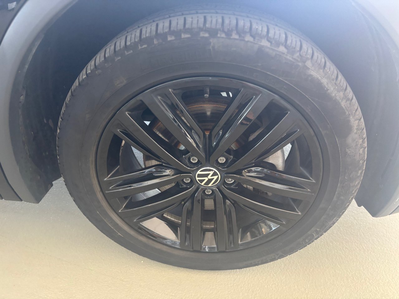 Volkswagen Tiguan Comfortline R-Line Black Edition TOIT PANO 2022 JAMAIS ACCIDENTÉ