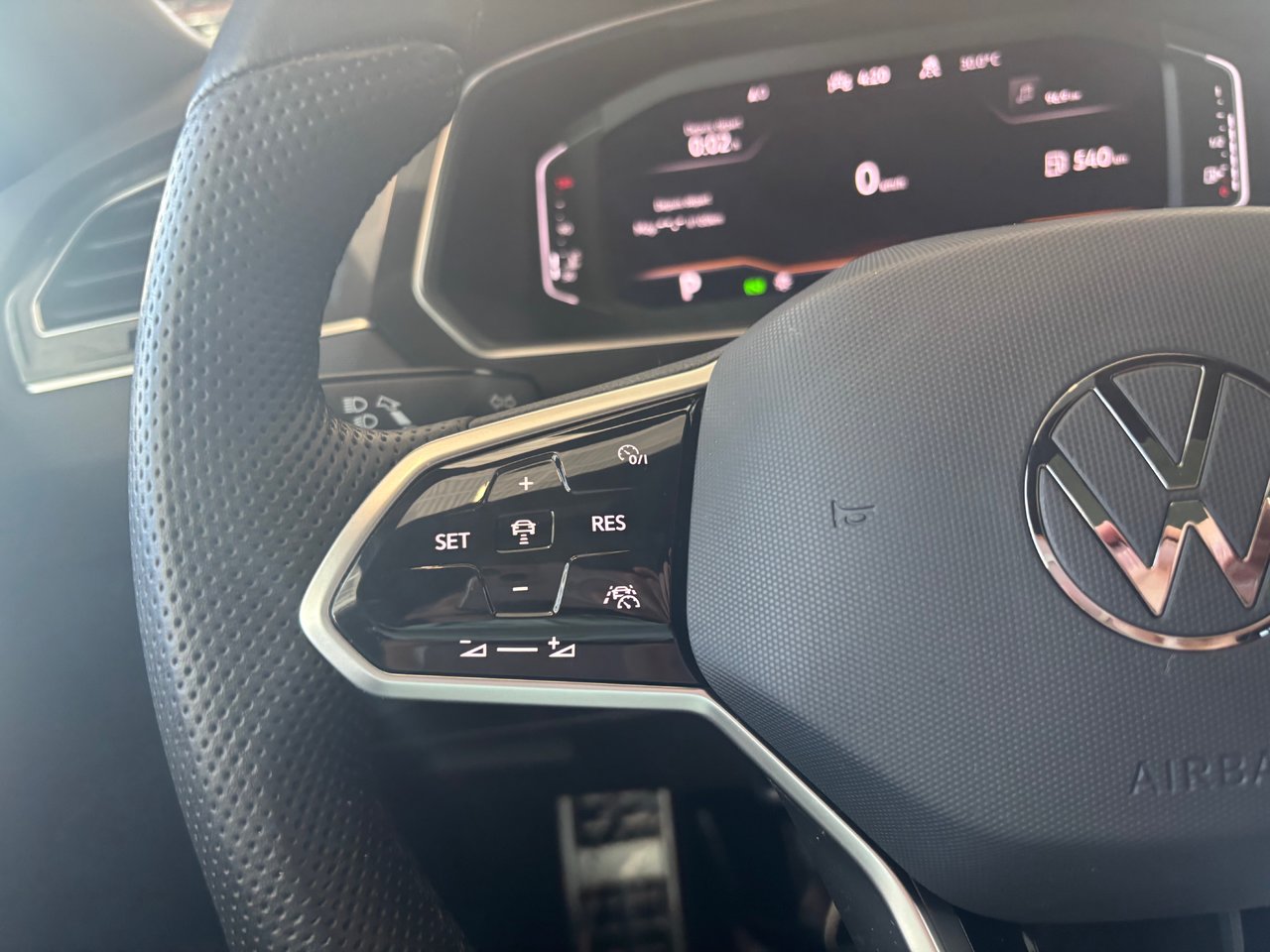 Volkswagen Tiguan Comfortline R-Line Black Edition TOIT PANO 2022 JAMAIS ACCIDENTÉ