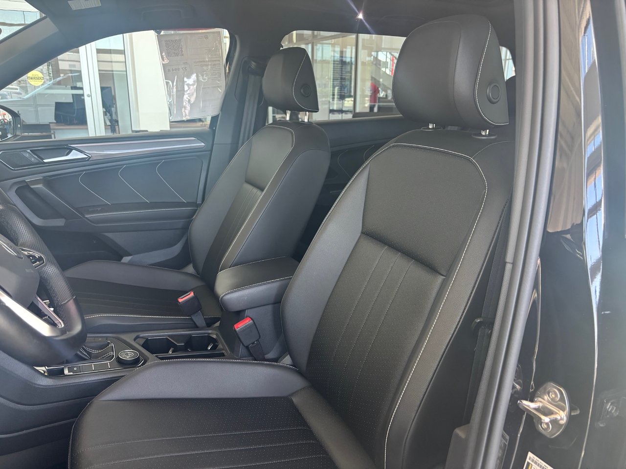 Volkswagen Tiguan Comfortline R-Line Black Edition TOIT PANO 2022 JAMAIS ACCIDENTÉ