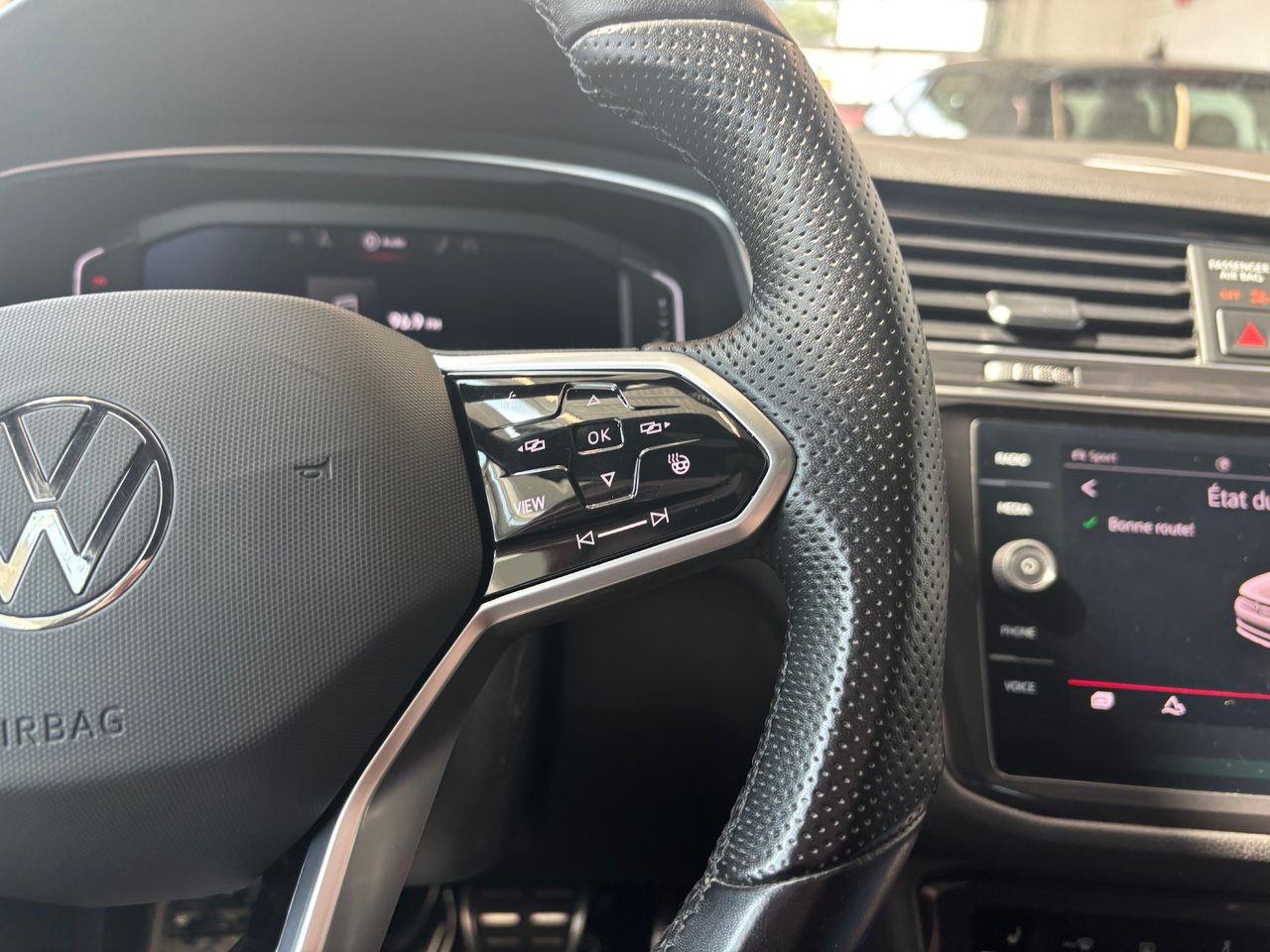 Volkswagen Tiguan Highline R-Line TOIT PANO INTERIEUR DE CUIR 2022 JAMAIS ACCIDENTÉ