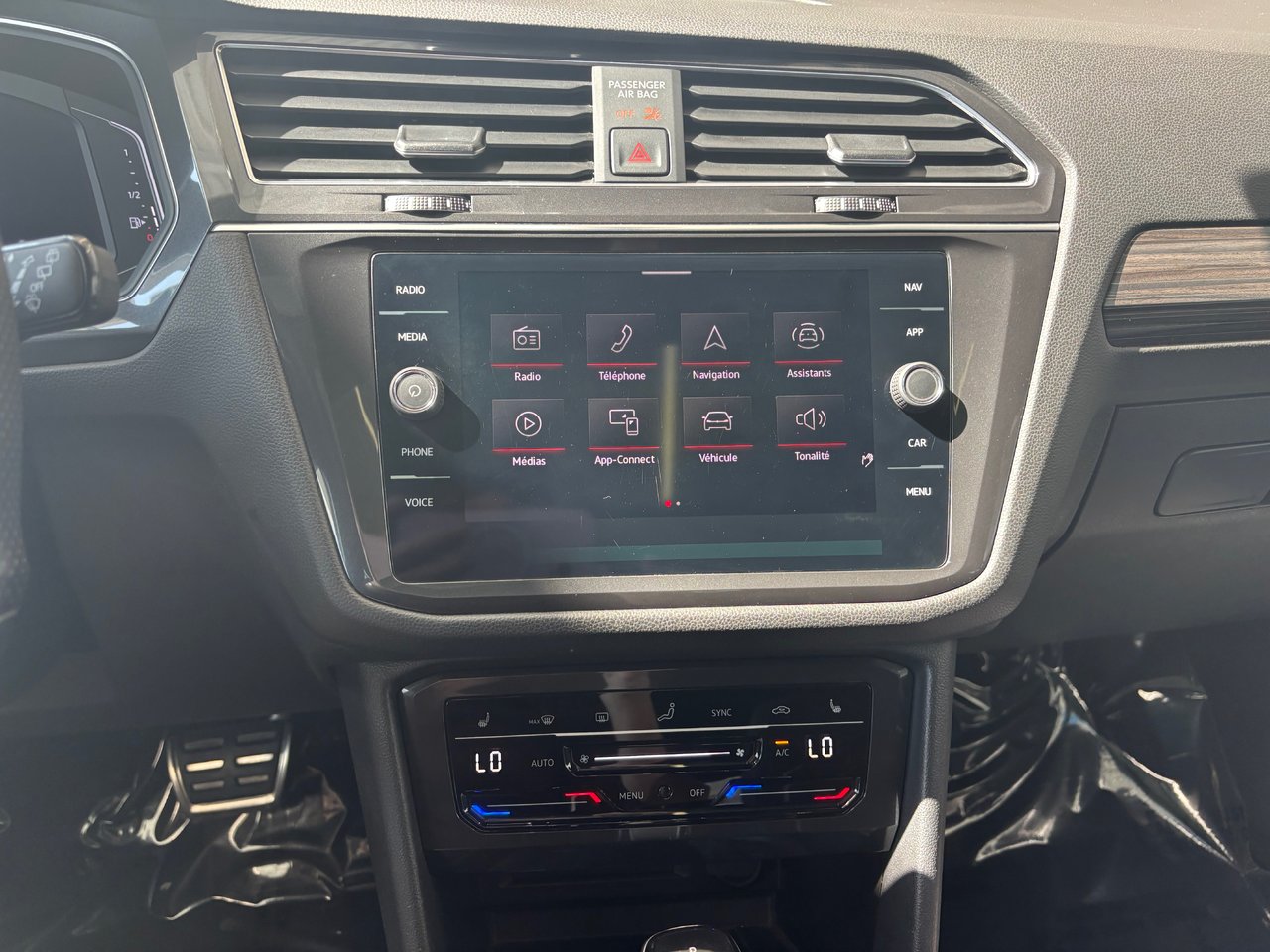 Volkswagen Tiguan Highline R-Line TOIT PANO INTERIEUR DE CUIR 2022 JAMAIS ACCIDENTÉ