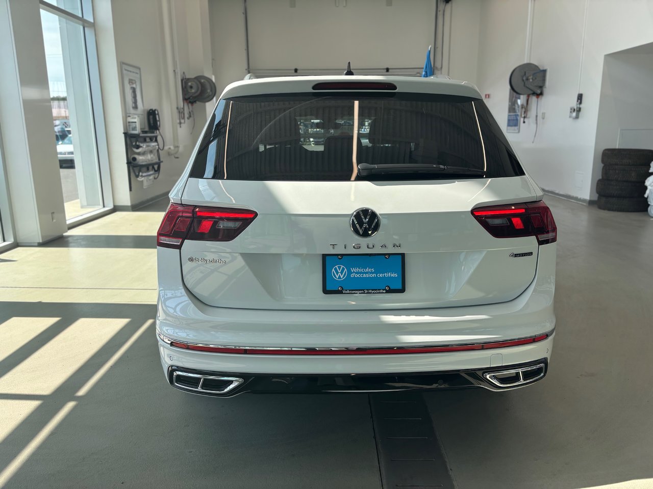 Volkswagen Tiguan Highline R-Line TOIT PANO INTERIEUR DE CUIR 2022 JAMAIS ACCIDENTÉ