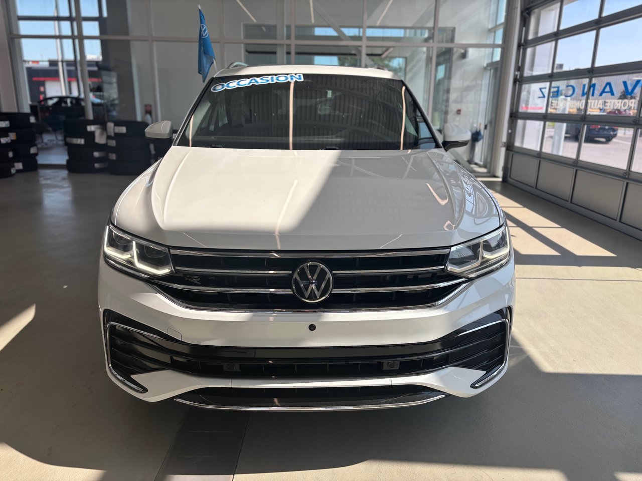 Volkswagen Tiguan Highline R-Line TOIT PANO INTERIEUR DE CUIR 2022 JAMAIS ACCIDENTÉ