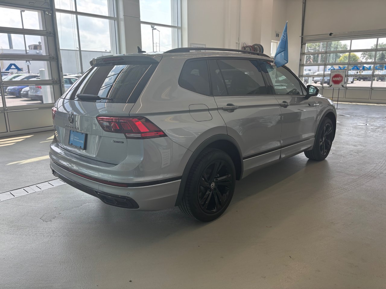 Volkswagen Tiguan Comfortline R-Line Black Edition TOIT 2023 A PARTIR DE 4.39%
