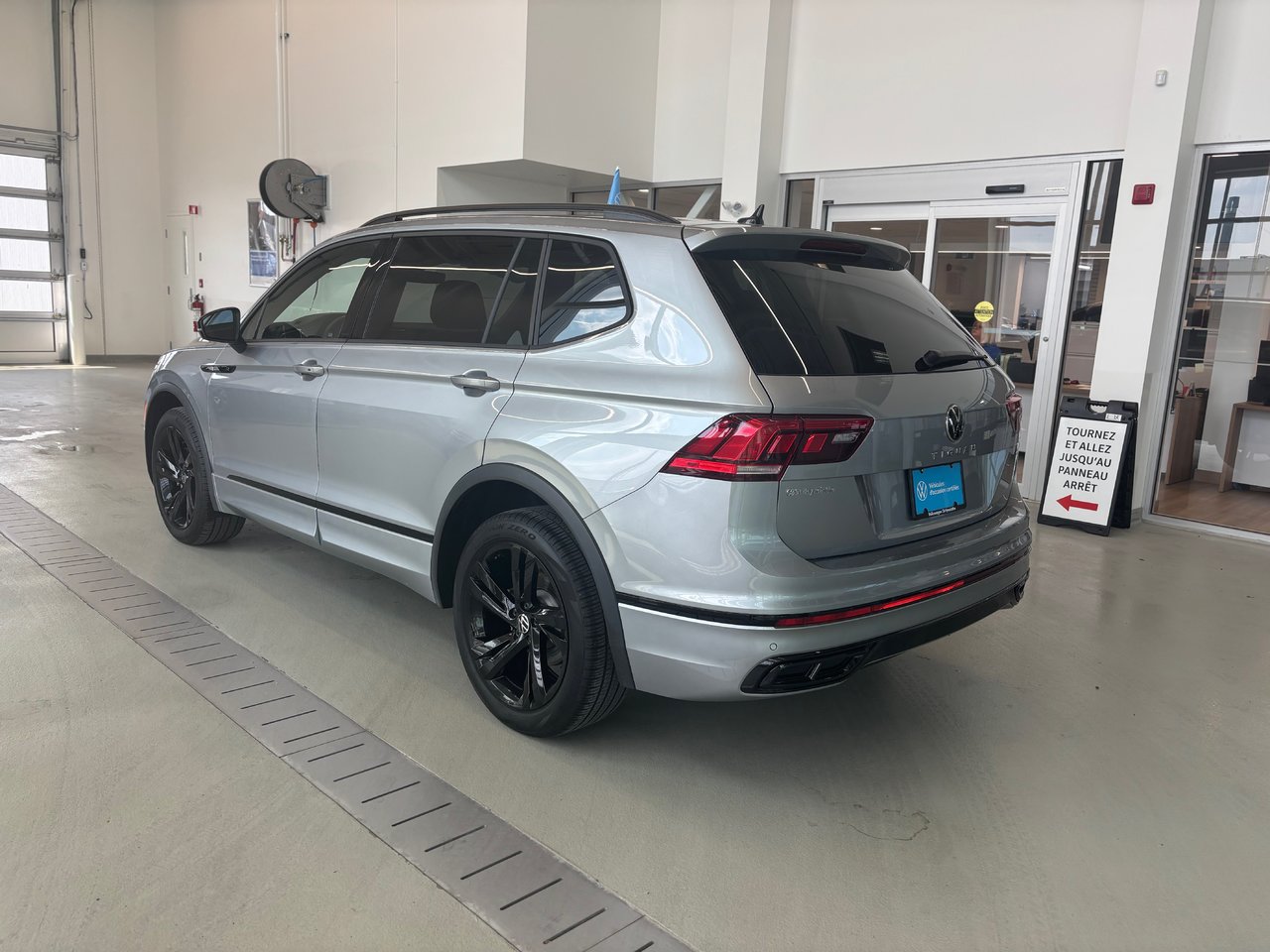 Volkswagen Tiguan Comfortline R-Line Black Edition TOIT 2023 A PARTIR DE 4.39%