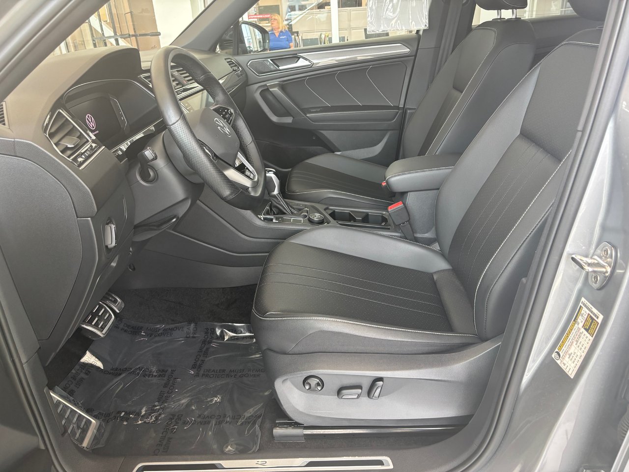 Volkswagen Tiguan Comfortline R-Line Black Edition TOIT 2023 A PARTIR DE 4.39%