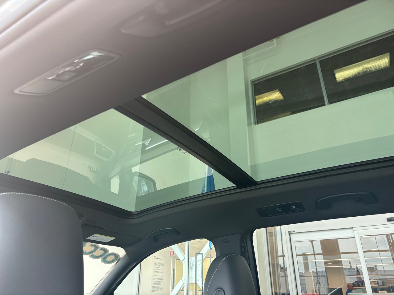 Volkswagen Tiguan Comfortline R-Line Black Edition SIMILICUIR TOIT 2023 A PARTIR DE 4.39%