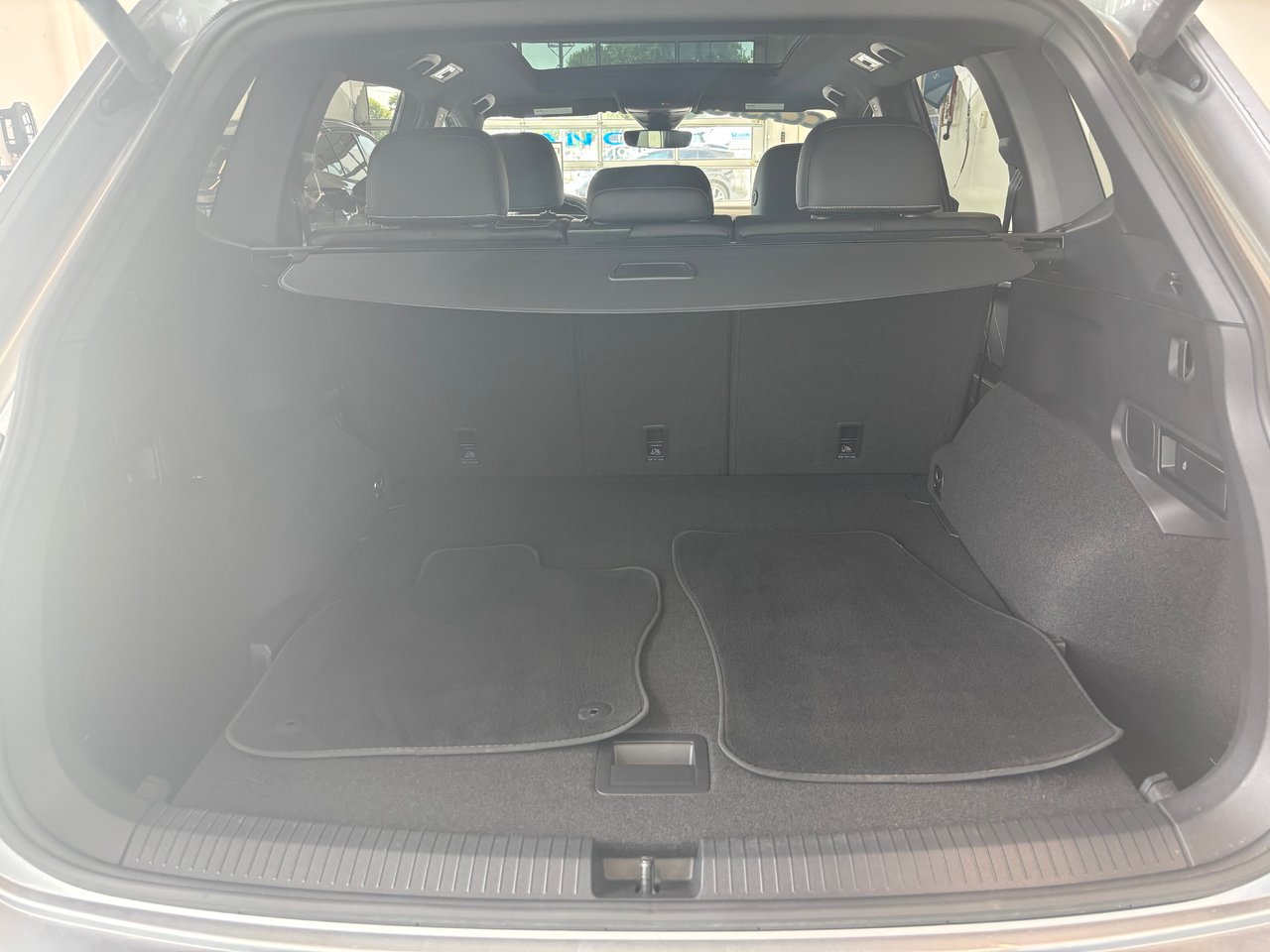 Volkswagen Tiguan Comfortline R-Line Black Edition SIMILICUIR TOIT 2023 A PARTIR DE 4.39%