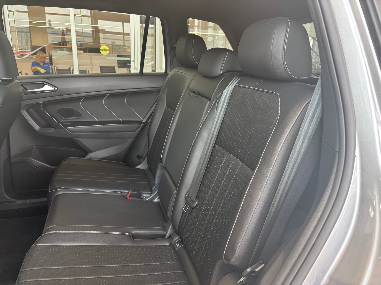 Volkswagen Tiguan Comfortline R-Line Black Edition SIMILICUIR TOIT 2023 A PARTIR DE 4.39%