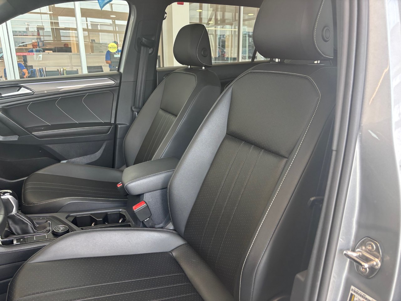 Volkswagen Tiguan Comfortline R-Line Black Edition SIMILICUIR TOIT 2023 A PARTIR DE 4.39%