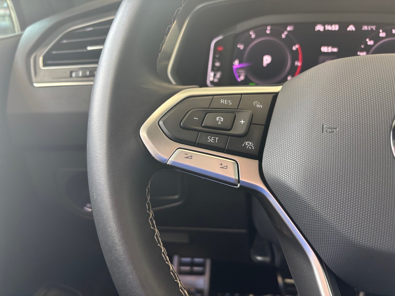 Volkswagen Tiguan Comfortline R-Line Black Edition SIMILICUIR TOIT 2023 A PARTIR DE 4.39%