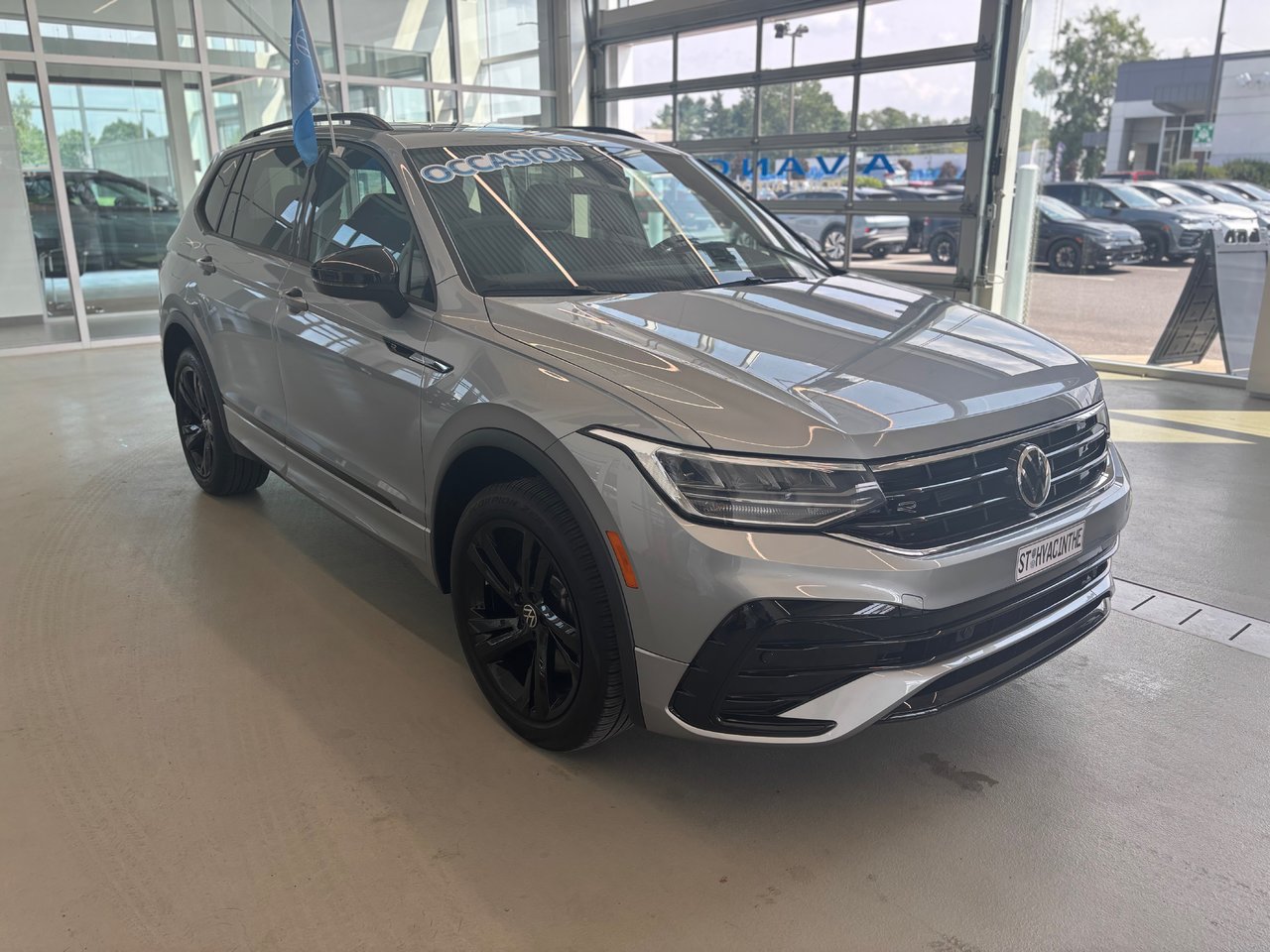 Volkswagen Tiguan Comfortline R-Line Black Edition SIMILICUIR TOIT 2023 A PARTIR DE 4.39%