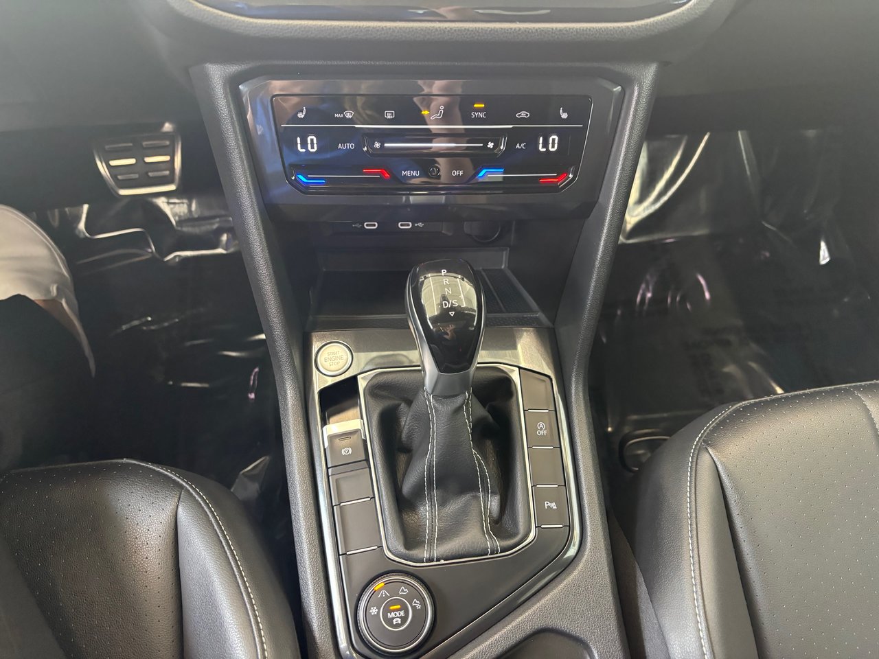 Volkswagen Tiguan Comfortline R-Line Black Edition SIMILICUIR TOIT 2023 A PARTIR DE 4.39%
