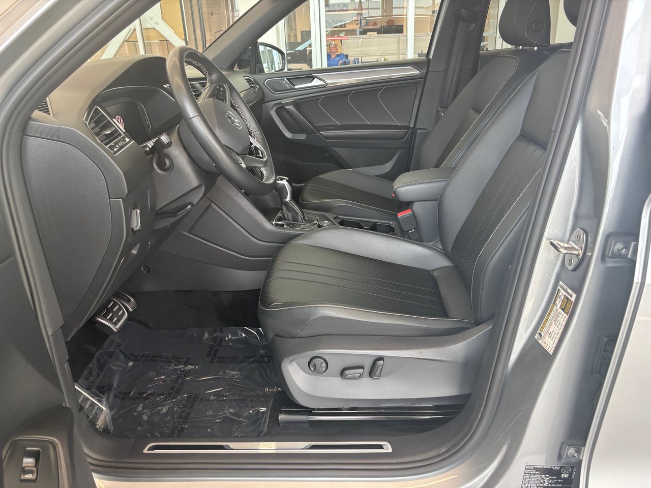 Volkswagen Tiguan Comfortline R-Line Black Edition SIMILICUIR TOIT 2023 A PARTIR DE 4.39%