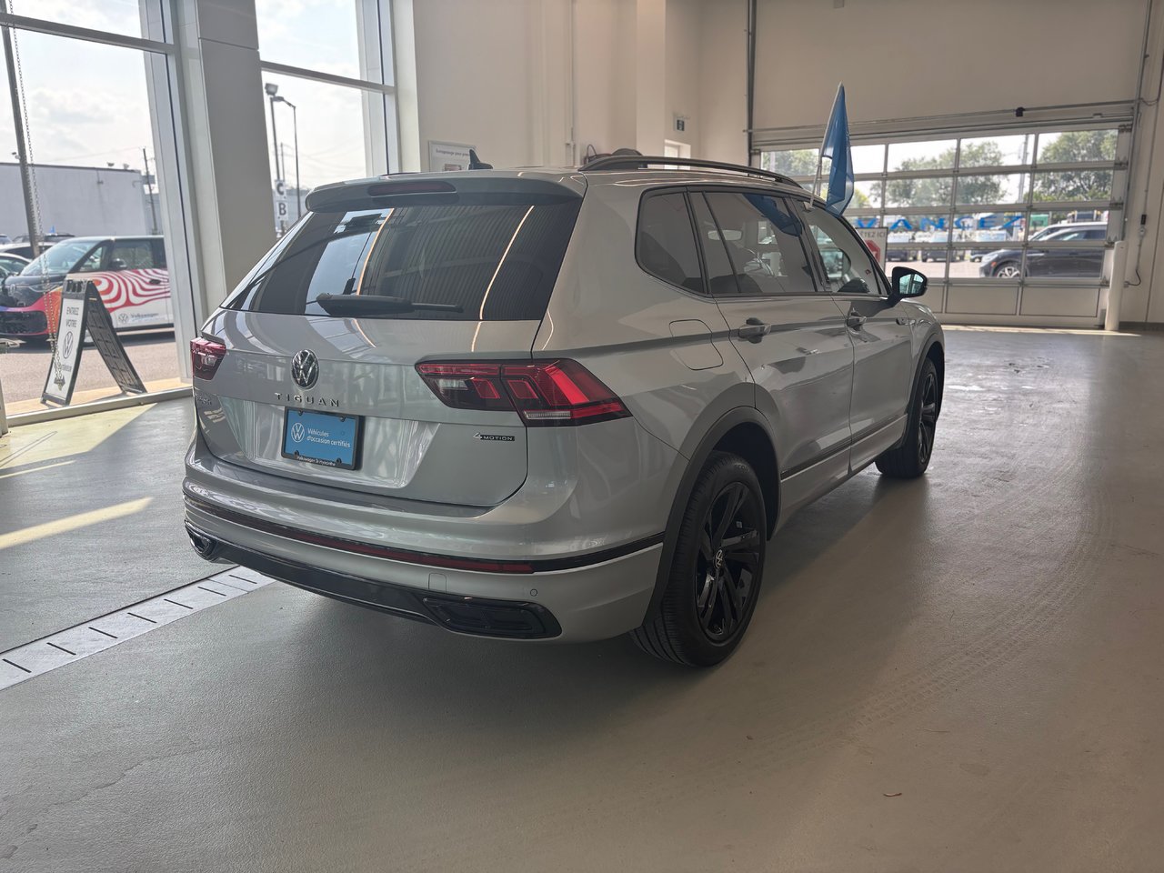 Volkswagen Tiguan Comfortline R-Line Black Edition SIMILICUIR TOIT 2023 A PARTIR DE 4.39%
