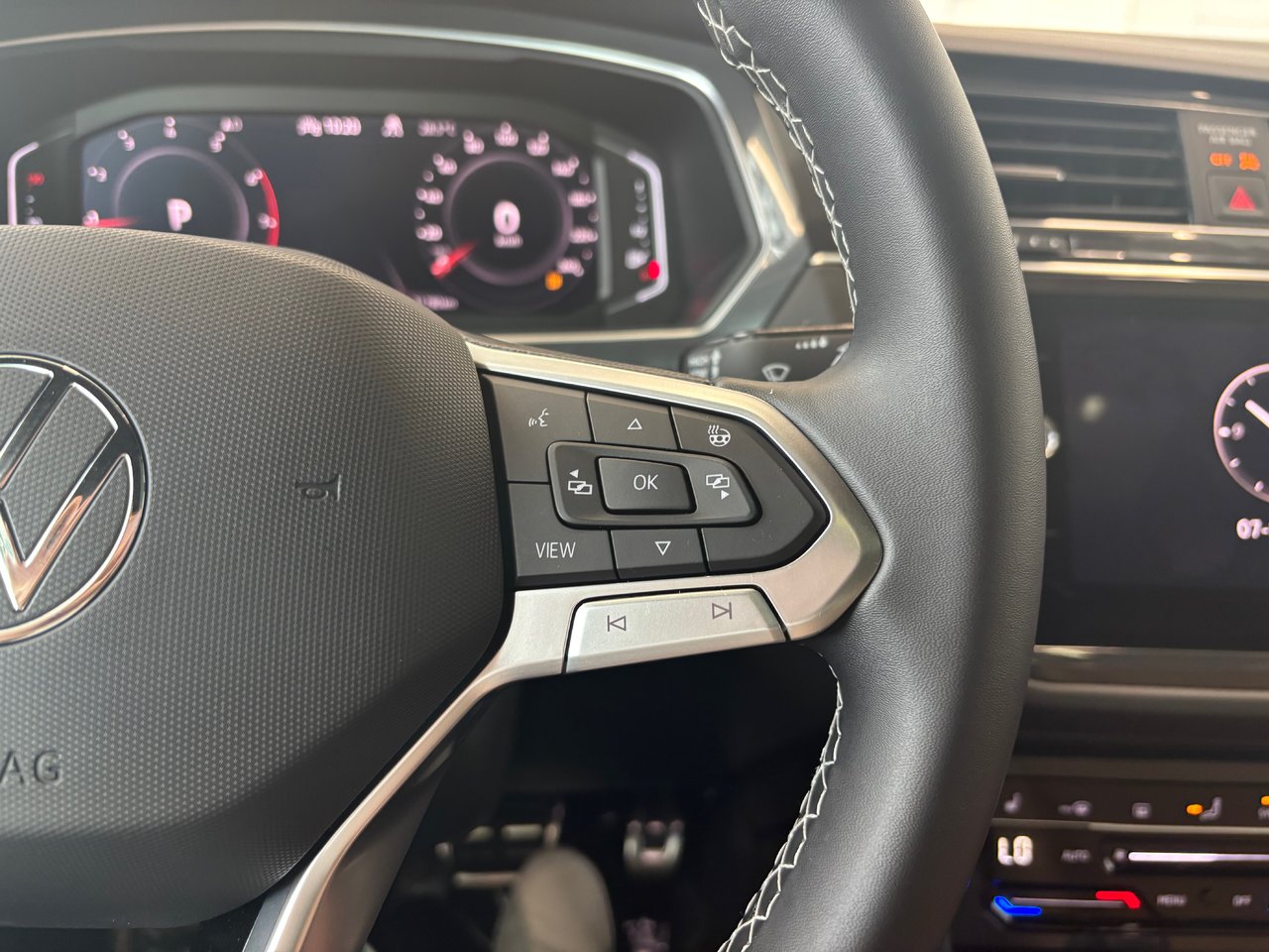 Volkswagen Tiguan Comfortline R-Line Black Edition TOIT PANO 2023 A PARTIR DE 4.39%