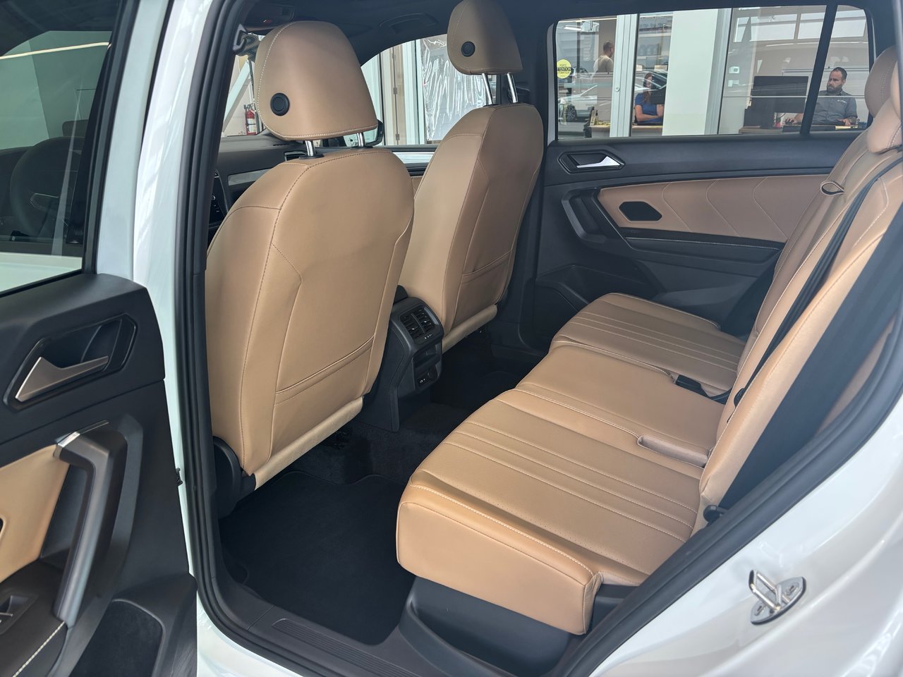 Volkswagen Tiguan Comfortline R-Line Black Edition TOIT PANO 2023 A PARTIR DE 4.39%