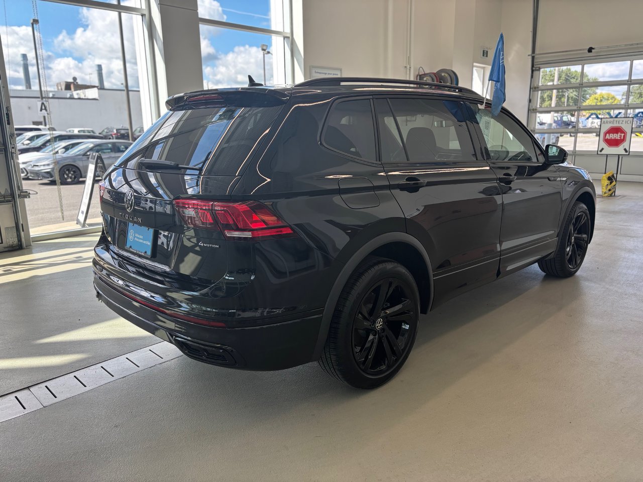 2023 Volkswagen Tiguan Comfortline R-Line Black Edition