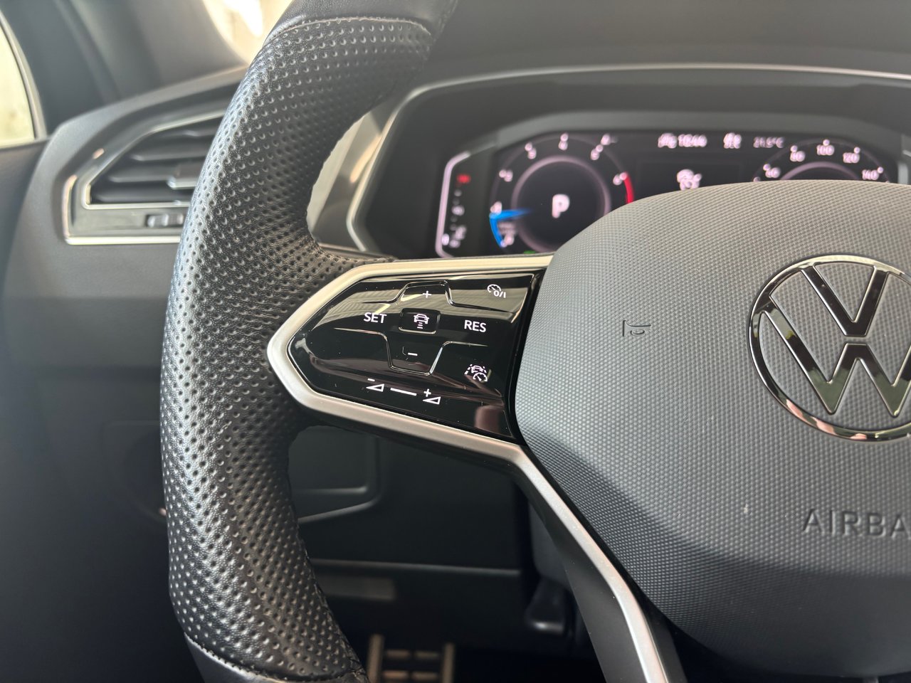 2023 Volkswagen Tiguan Comfortline R-Line Black Edition