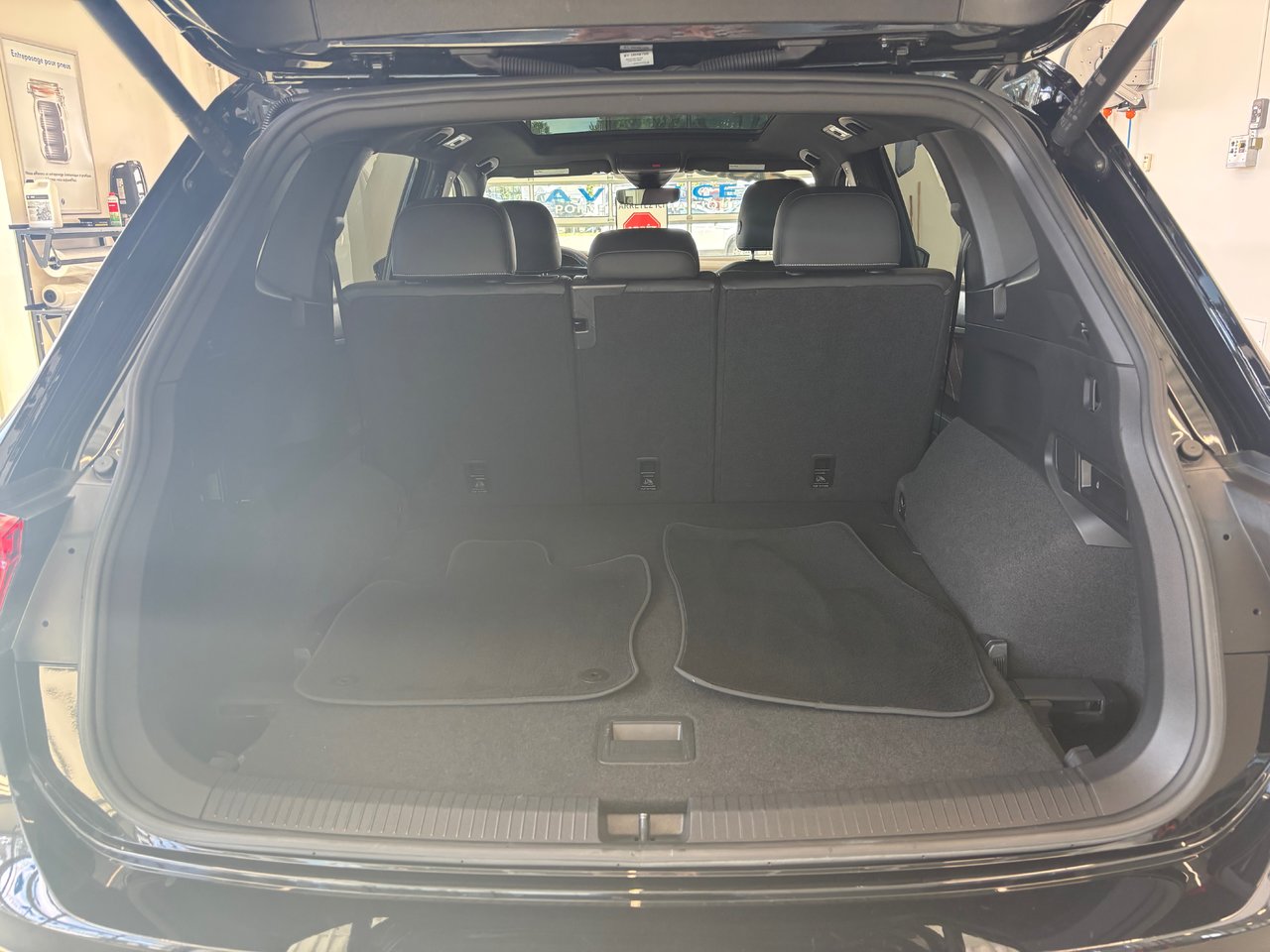 Volkswagen Tiguan Highline R-Line CUIR TOIT PANO NAVIGATION 2023 JAMAIS ACCIDENTÉ