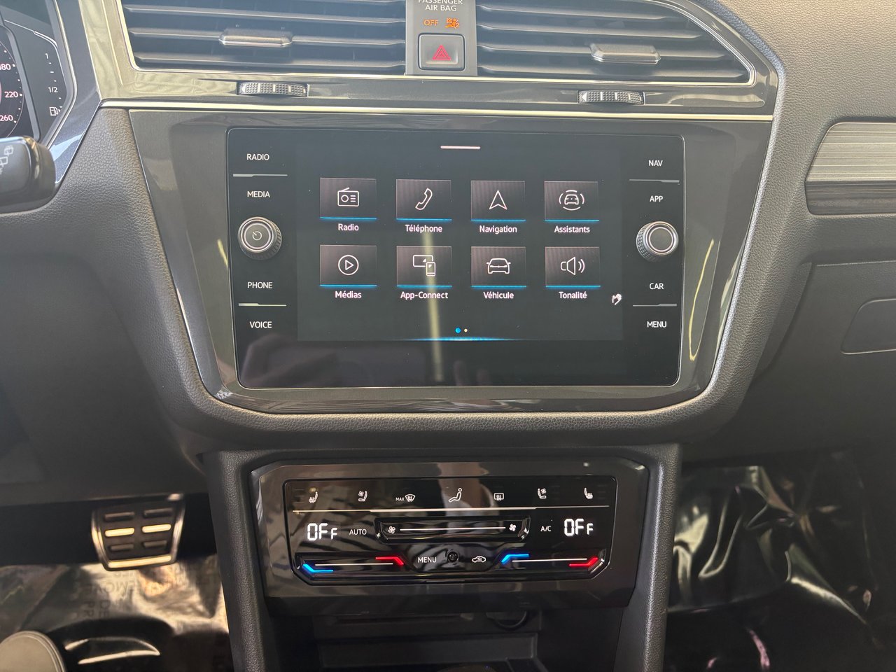 Volkswagen Tiguan Highline R-Line CUIR TOIT PANO NAVIGATION 2023 JAMAIS ACCIDENTÉ