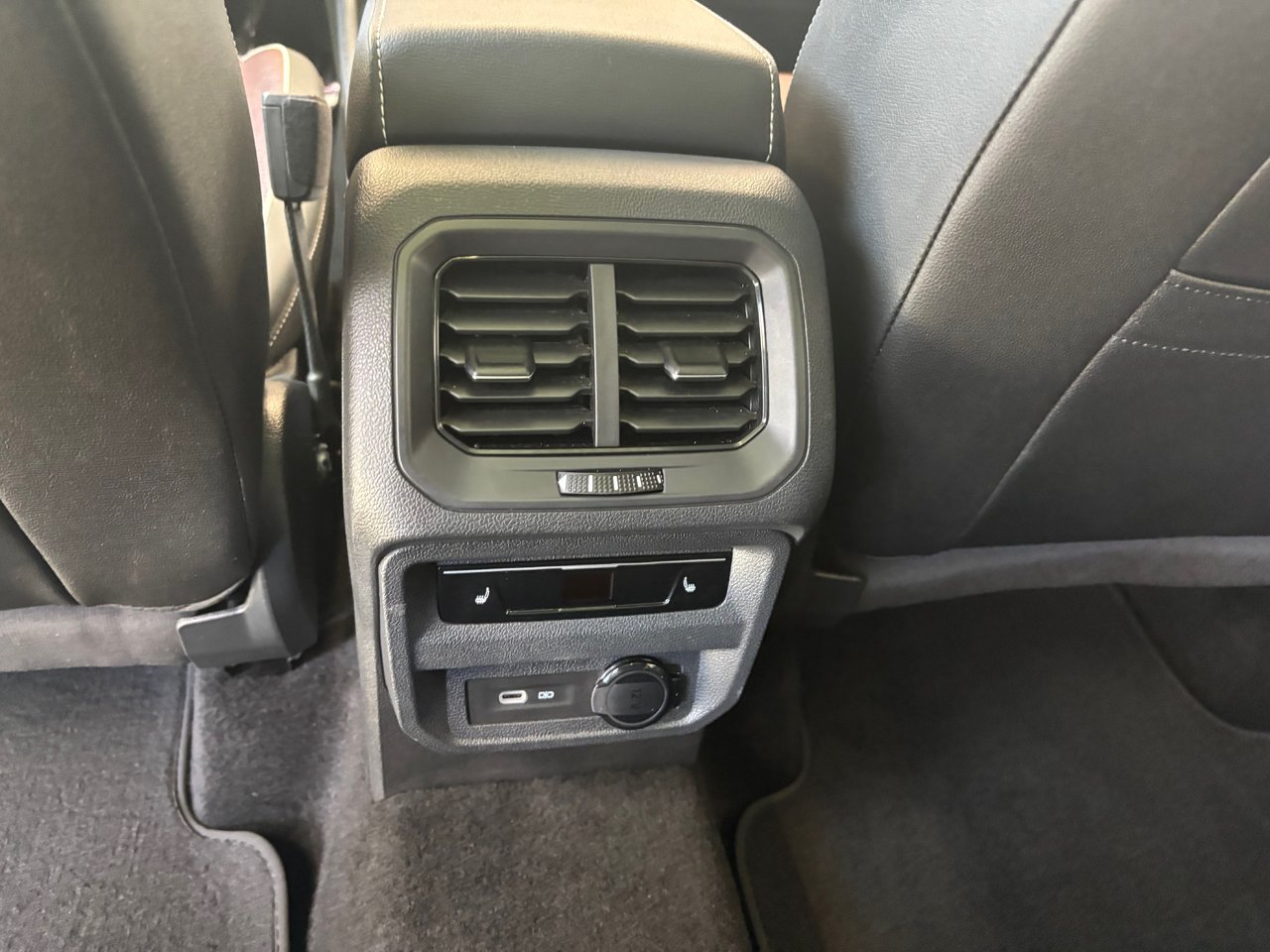 Volkswagen Tiguan Highline R-Line CUIR TOIT PANO NAVIGATION 2023 JAMAIS ACCIDENTÉ