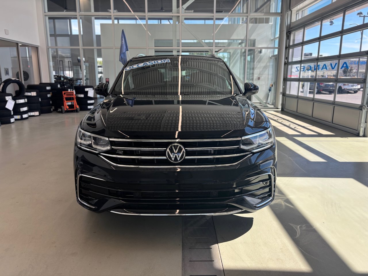 Volkswagen Tiguan Highline R-Line CUIR TOIT PANO NAVIGATION 2023 JAMAIS ACCIDENTÉ