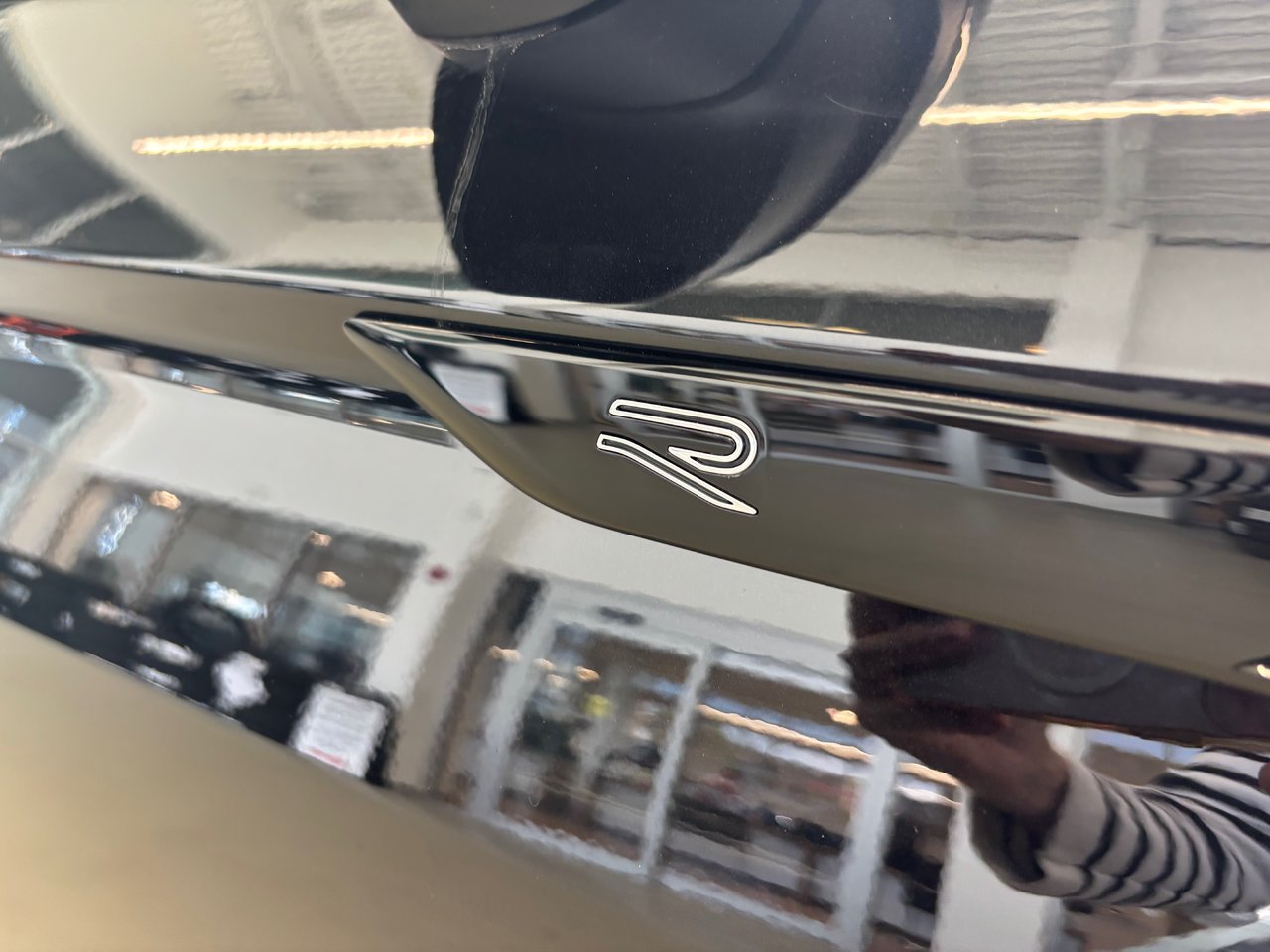 Volkswagen Tiguan Highline R-Line CUIR TOIT PANO NAVIGATION 2023 JAMAIS ACCIDENTÉ