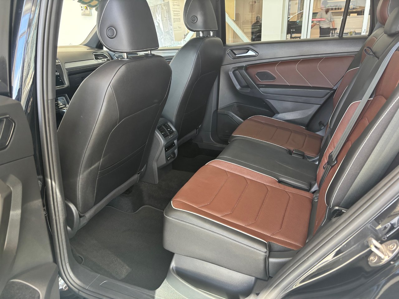 Volkswagen Tiguan Highline R-Line CUIR TOIT PANO NAVIGATION 2023 JAMAIS ACCIDENTÉ