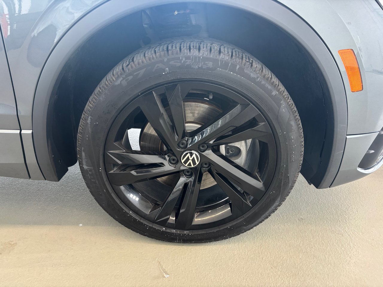 Volkswagen Tiguan Comfortline R-Line Black Edition TOIT PANO 2023 JAMAIS ACCIDENTÉ