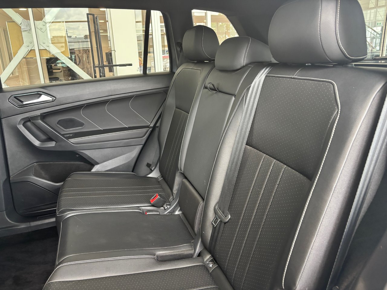 Volkswagen Tiguan Comfortline R-Line Black Edition TOIT PANO 2023 JAMAIS ACCIDENTÉ