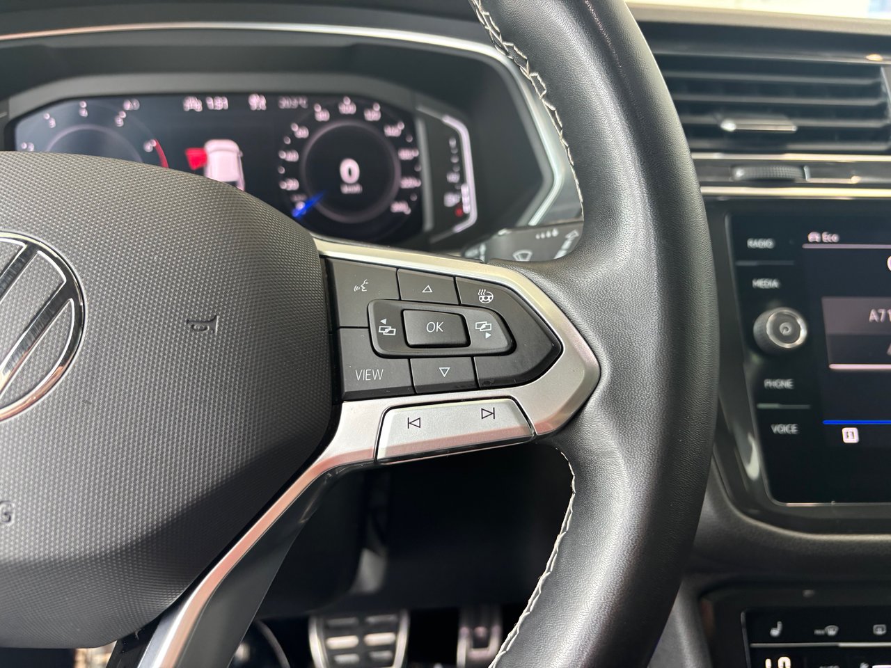 Volkswagen Tiguan Comfortline R-Line Black Edition TOIT PANO 2023 JAMAIS ACCIDENTÉ