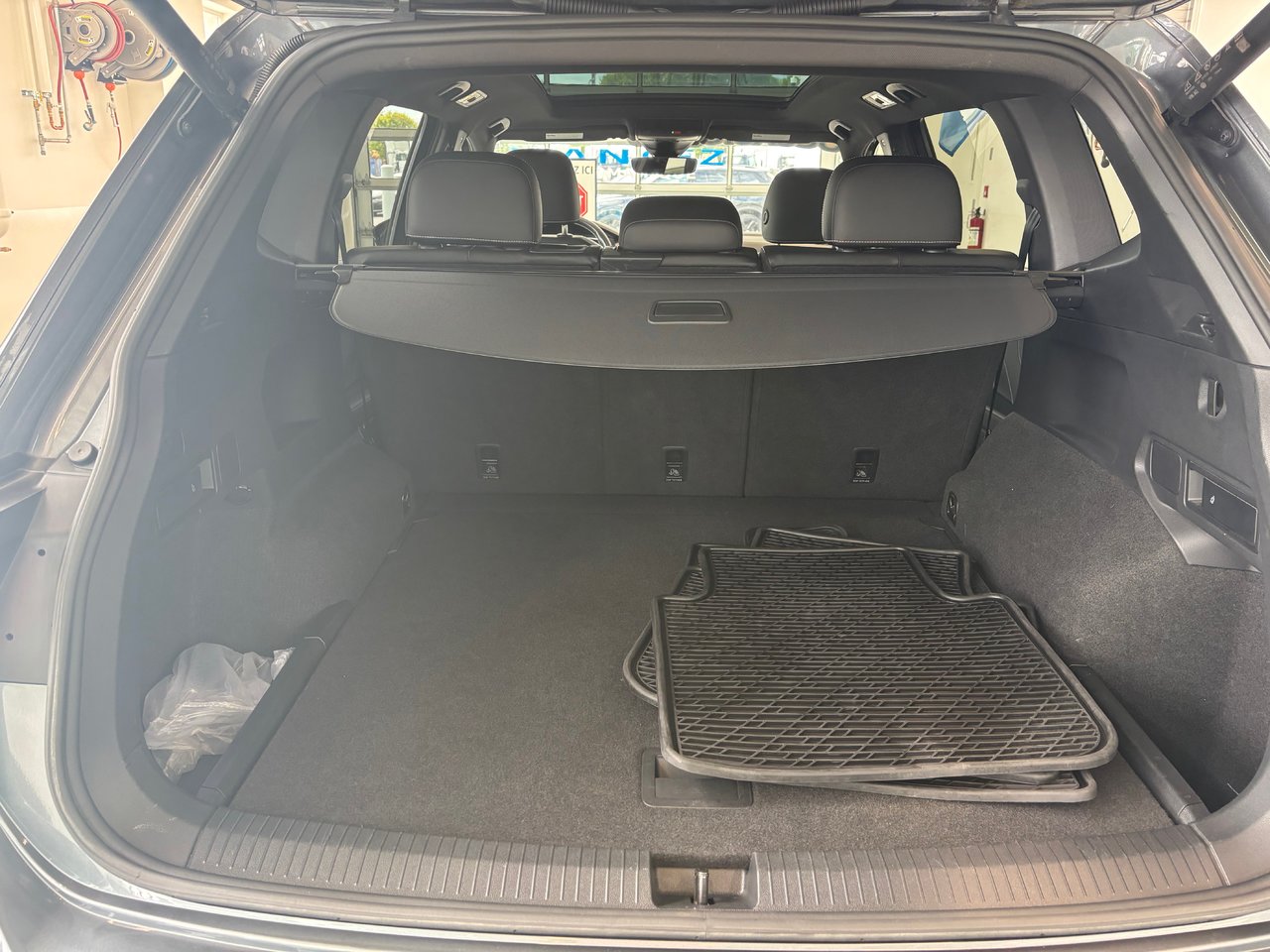 Volkswagen Tiguan Comfortline R-Line Black Edition TOIT PANO 2023 JAMAIS ACCIDENTÉ