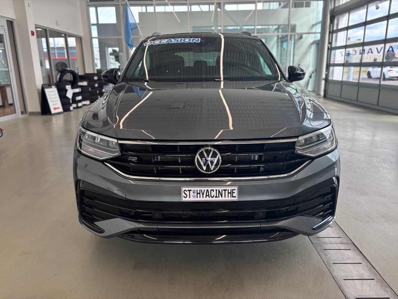Volkswagen Tiguan Comfortline R-Line Black Edition TOIT PANO 2023 JAMAIS ACCIDENTÉ