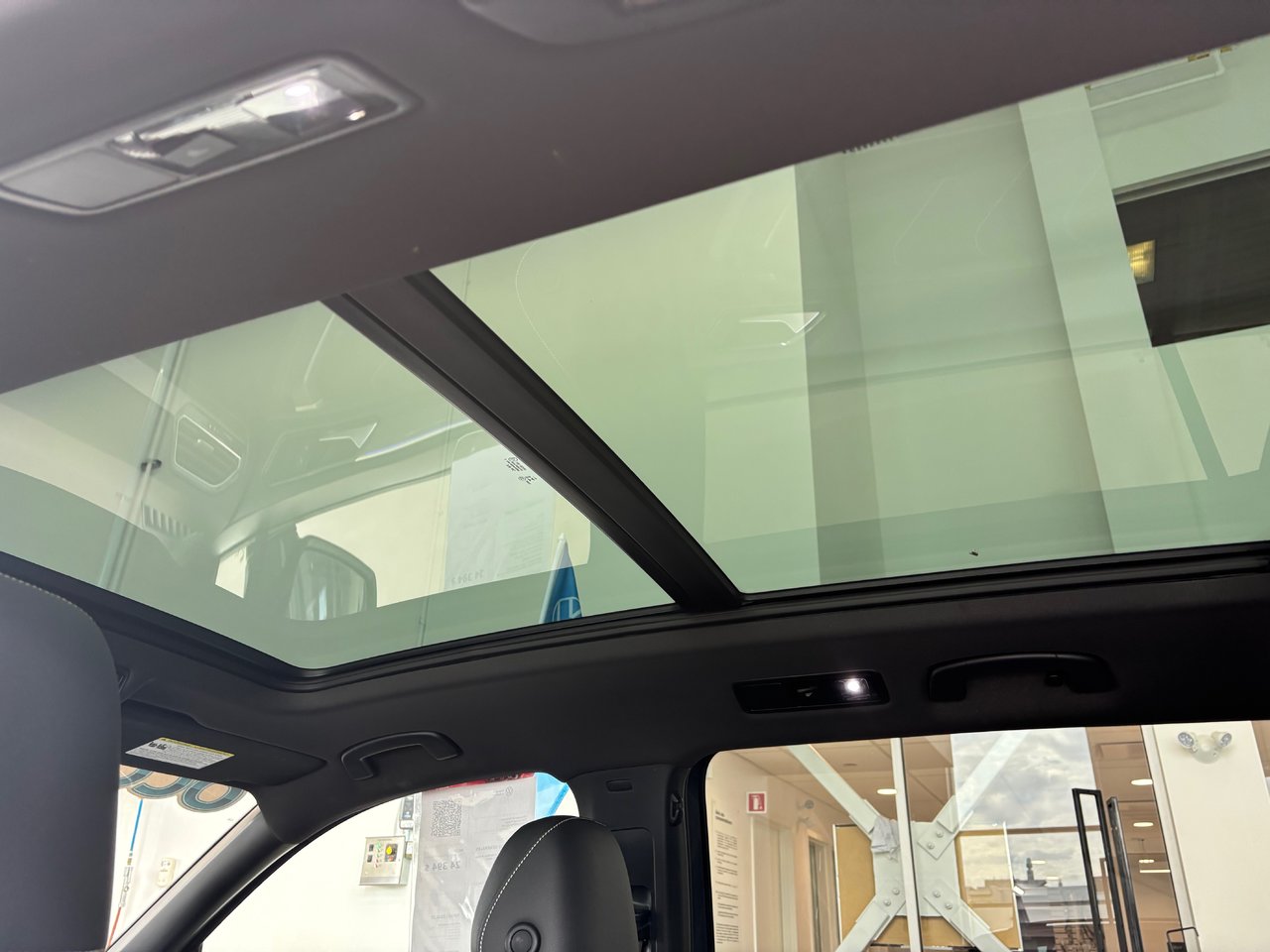 Volkswagen Tiguan Comfortline R-Line Black Edition TOIT PANO 2023 JAMAIS ACCIDENTÉ