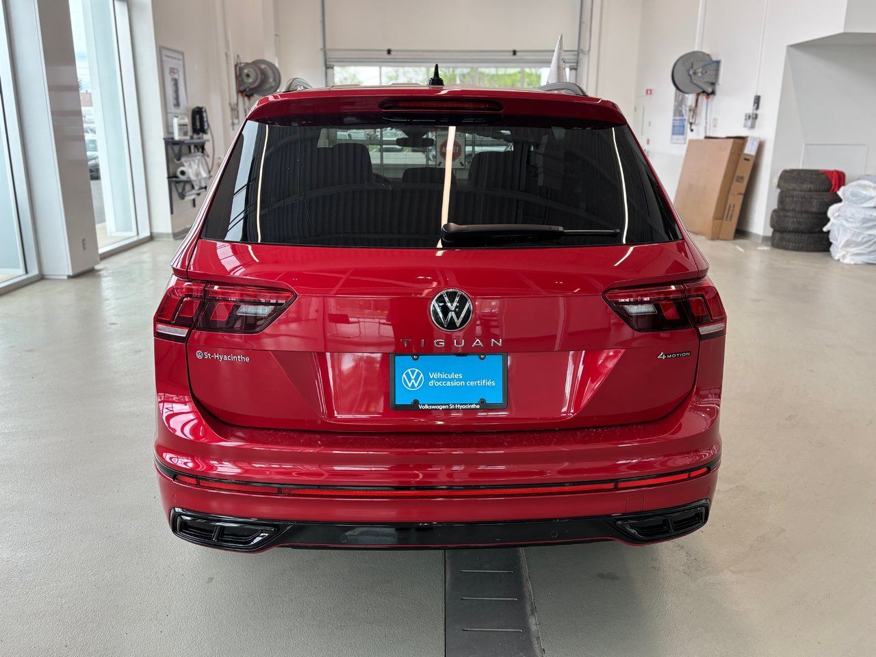Volkswagen Tiguan Comfortline R-Line Black Edition 2024 COMME UN NEUF MAIS A UN PRIX USAGÉ