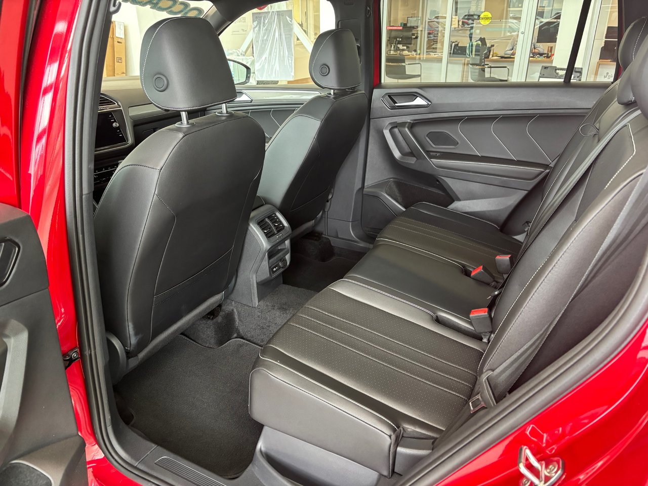 Volkswagen Tiguan Comfortline R-Line Black Edition 2024 COMME UN NEUF MAIS A UN PRIX USAGÉ