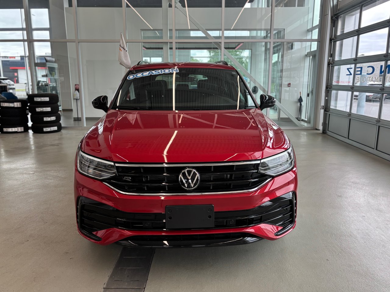 Volkswagen Tiguan Comfortline R-Line Black Edition 2024 COMME UN NEUF MAIS A UN PRIX USAGÉ