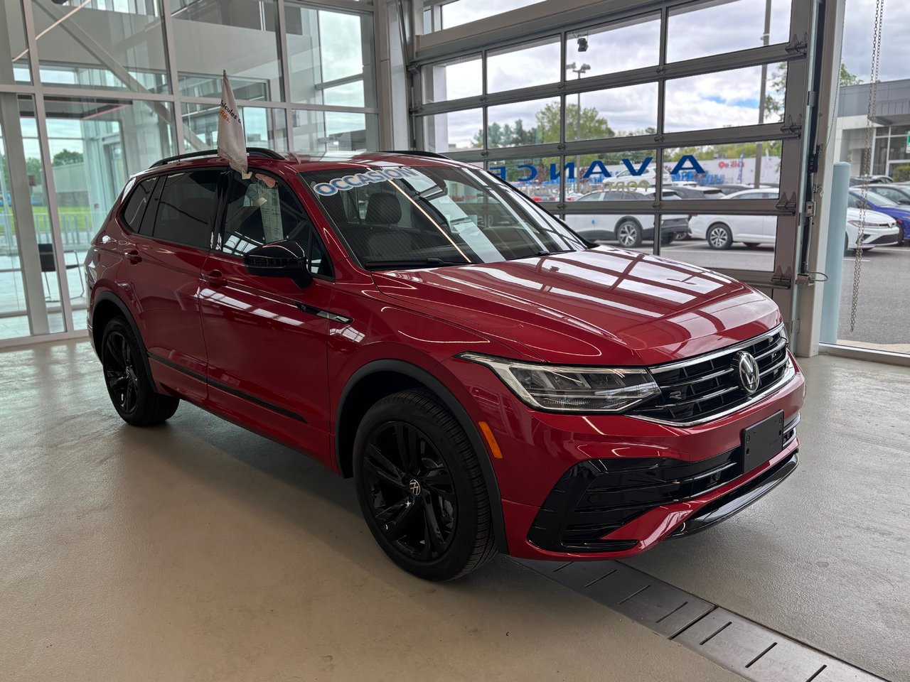 Volkswagen Tiguan Comfortline R-Line Black Edition 2024 COMME UN NEUF MAIS A UN PRIX USAGÉ