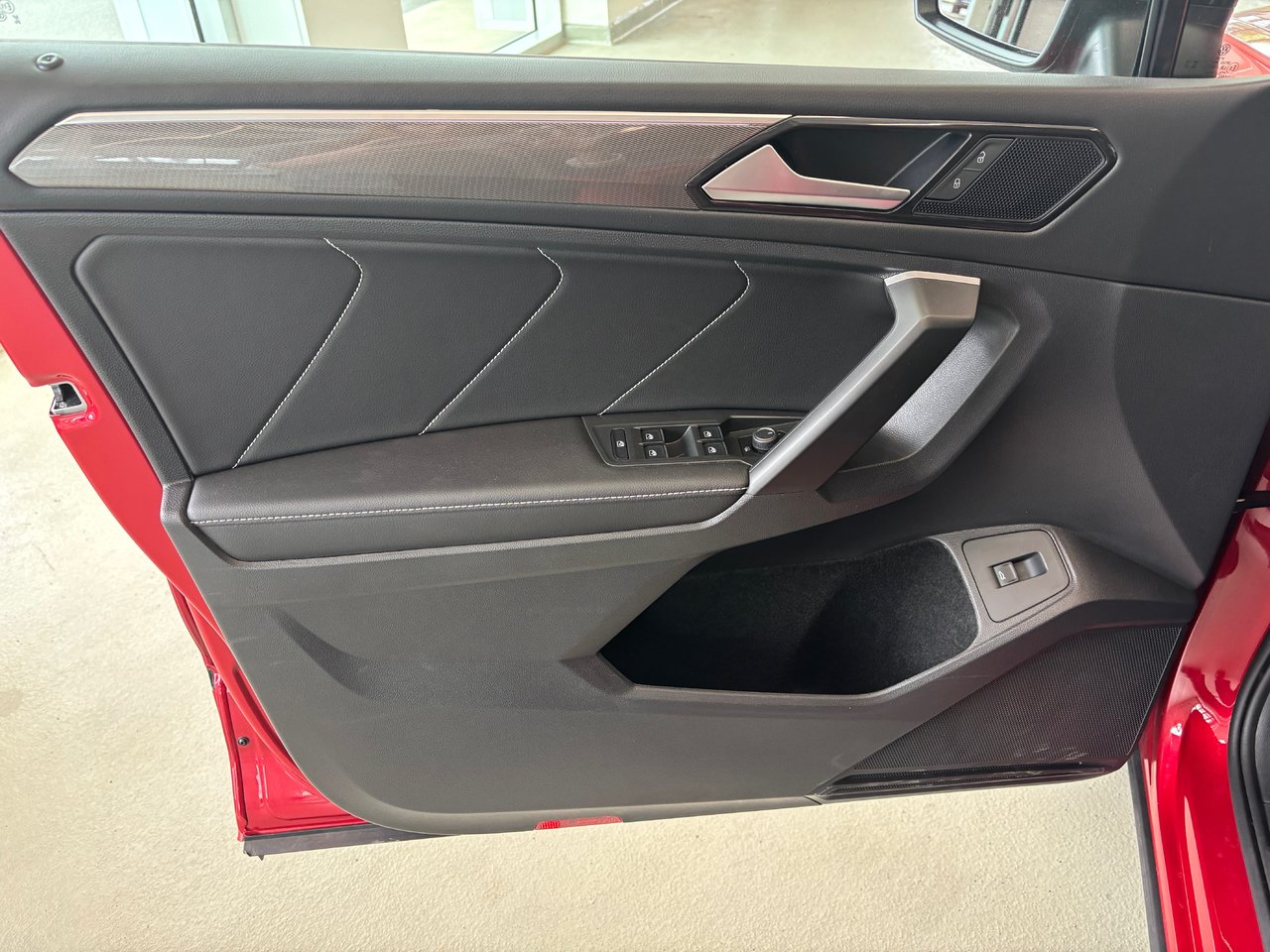 Volkswagen Tiguan Comfortline R-Line Black Edition 2024 COMME UN NEUF MAIS A UN PRIX USAGÉ
