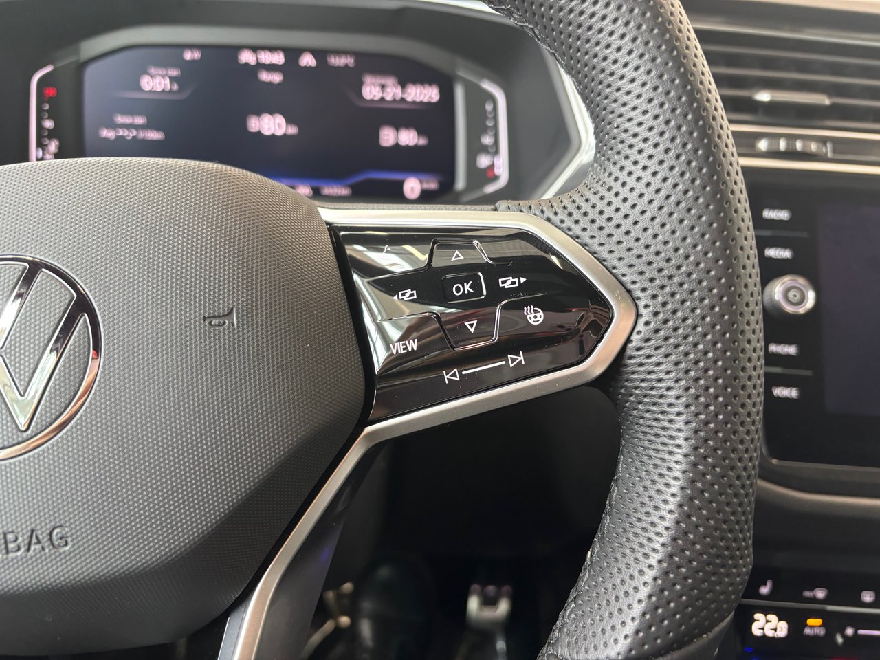 Volkswagen Tiguan Comfortline R-Line Black Edition 2024 COMME UN NEUF MAIS A UN PRIX USAGÉ