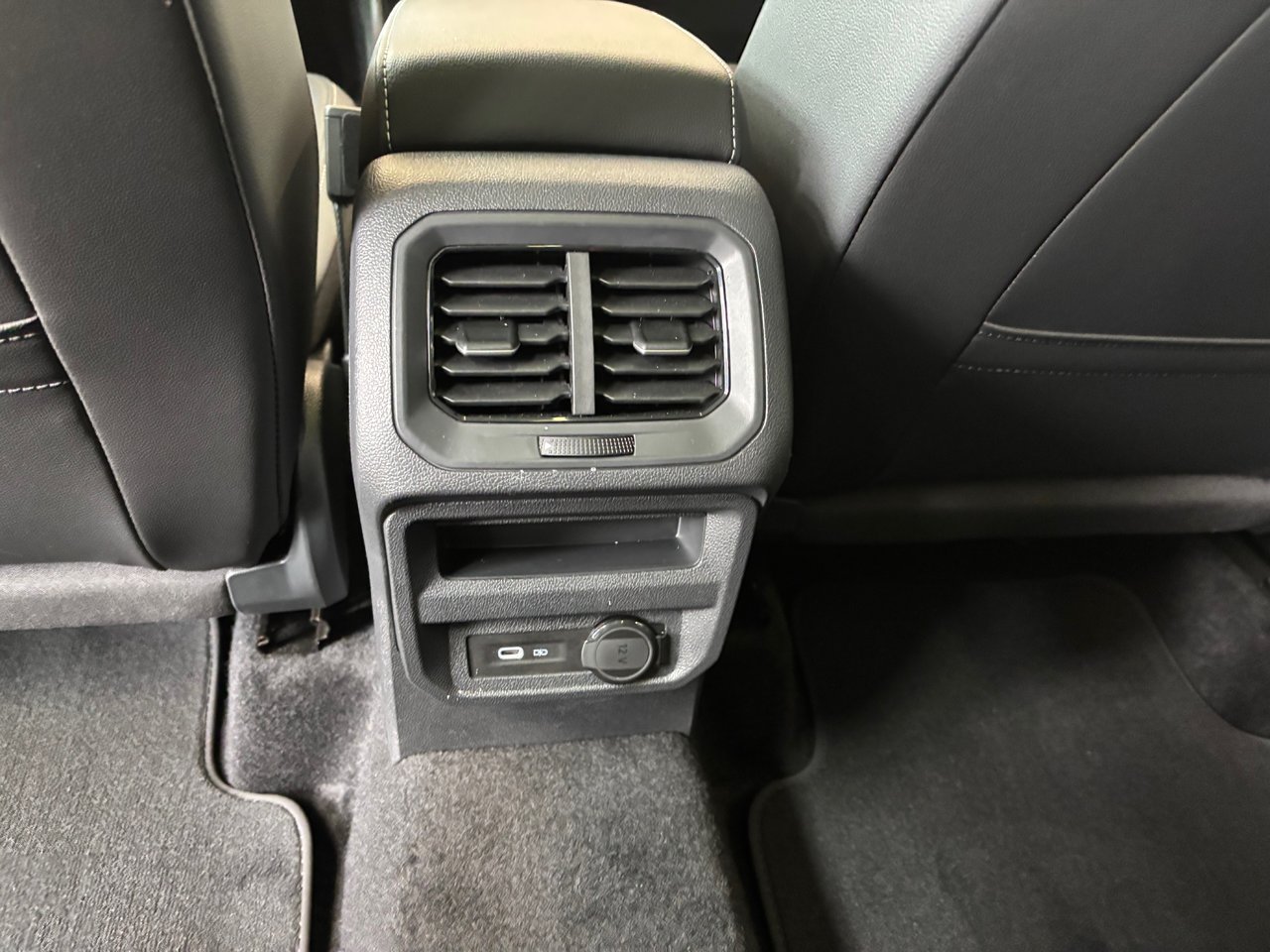 Volkswagen Tiguan Comfortline R-Line Black Edition 2024 COMME UN NEUF MAIS A UN PRIX USAGÉ